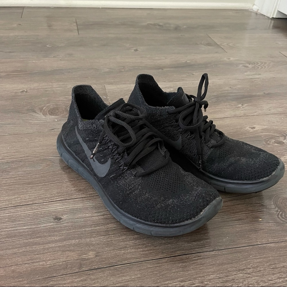 NIKE SNEAKERS